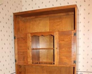 ETHAN ALLEN DRESSER W/HUTCH