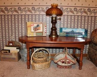 ETHAN ALLEN COFFEE TABLE, LAMP, BASKETS