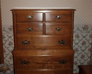 ETHAN ALLEN CHEST OF DRAWERS