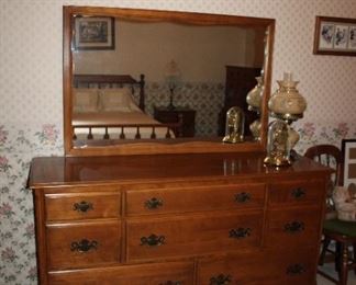 ETHAN ALLEN DRESSER W/MIRROR