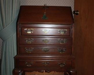ETHAN ALLEN SECRETARY DESK