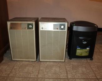 DEHUMIDIFIERS/PAPER SHREDDER