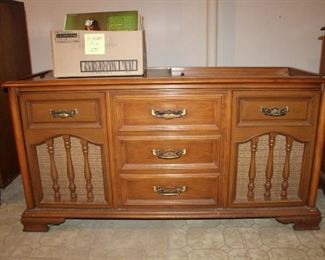 MAGNAVOX STEREO CABINET (WORKS)