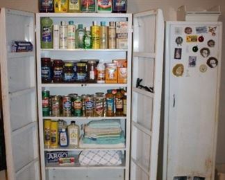 METAL CABINETS/CLEANING SUPPLIES