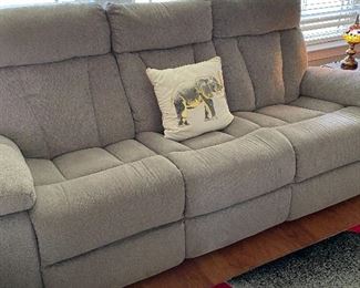 Reclining sofa 