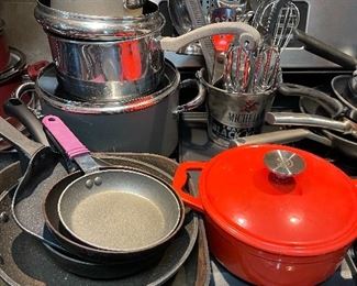 Lots of cookware 