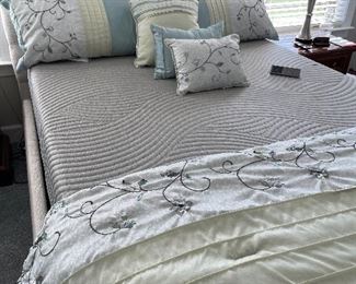 Queen size electric sleep number bed