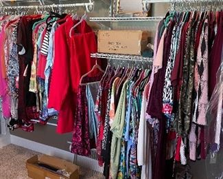 Lots of ladies clothes size 2X