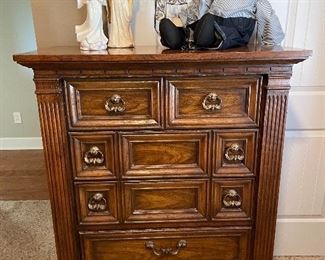 Chest of drawers