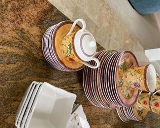 Dish set 222 Fifth Tuscany Rose