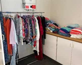 women's clothes size Medium and a few 2-3XL (But not many)