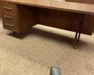 3 drawer solid wood veneer desk 6ft x 3ft