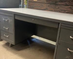 Metal desk 1 5ft x 2.5ft