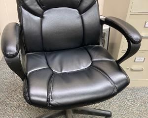 Black leather executiveconference chairs 6 each