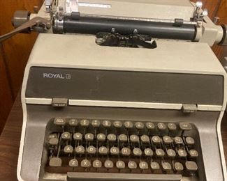 Royal manual typewriter