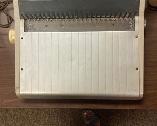 Plastic binder machine