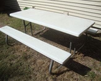Picnic table w side benches