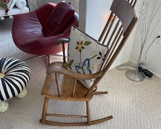 Antique rocking chair 