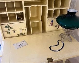 Trompe L'oile Desk - super charming!