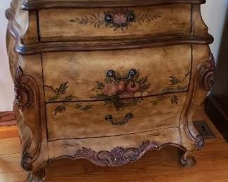 Chest of drawers - with 3 drawers