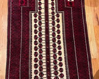 10. Safavieh Rug (3'2" x 4'10")