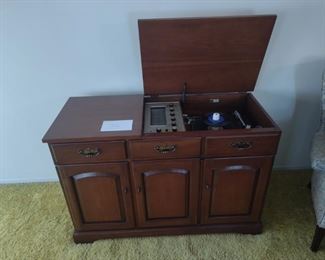 LOT#YG2014- FISHER HI-FI IN CABINET