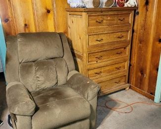 4-piece bedroom set and lift chair