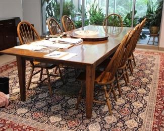 Pine dining table with 2 extension leaves & 8 Windsor chairs