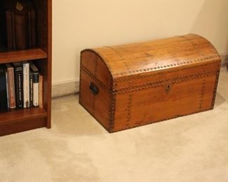 Vintage hump top trunk