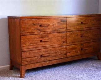 dresser with 6 drawers