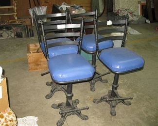 4 Wonderful Bar Stools