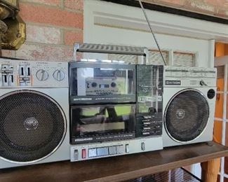 boombox, Hitachi