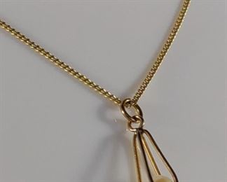 14K Gold Pearl Pendant & 9K Gold Chain Necklace
