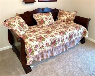 Mahogany Trundle Daybed 