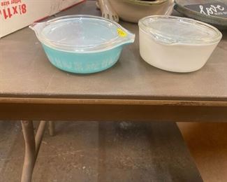 pyrex bowls with lids