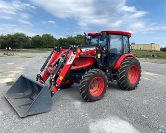 Zetor tractor; 4x4 with loader only 105 hours. selling for estate