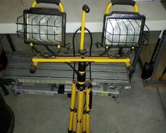 Dual work light on tri pod