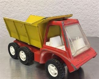 $15 - VINTAGE 1969 HUBLEY GABRIEL INDUSTRIES METAL DUMP TRUCK - PATINA IS CONSISTENT WITH AGE