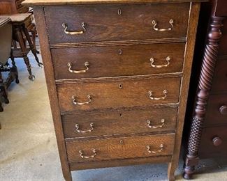 Oak Chest of Drawers