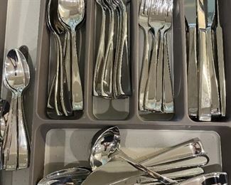 Oneida Moda stainless set