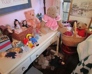 More dolls and bears