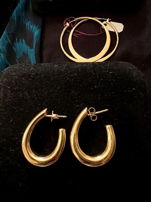 TIFFANY & CO 18kt Hoop Earrings!