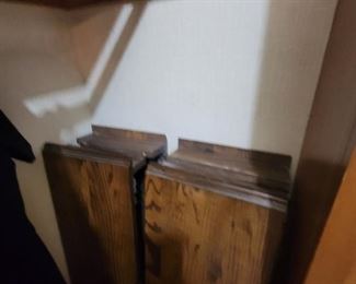 4 LEAVES TO THE DINING TABLE