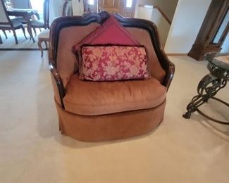 HAVERTYS OVERSIZED CHAIR WITH SILK PILLOWS