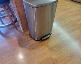 KITCHEN SIZE....13 GALLON