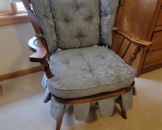 VINTAGE SPRING ROCKER