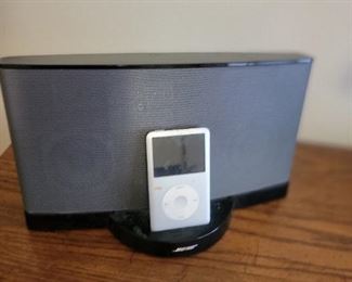 BOSE SERIES II SOUND DOCK. DIGITAL MUSIC SYSTEM.  30 PIN BASE.  IPOD SOLD SEPARATELY 