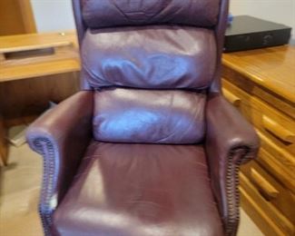 LARGE LEATHER OFFICE CHAIR   AS IS