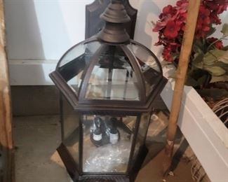 OUTDOOR WALL MOUNT LANTER LIGHT FIXTURE
