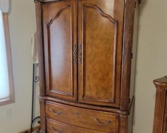 FLEXSTEEL WYNWOOD BEDROOM SUITE